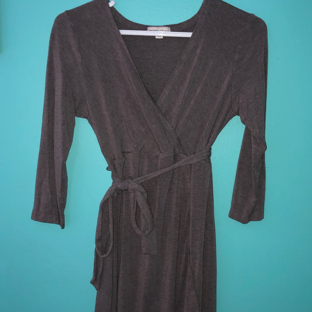 Flattering GAP maternity wrap dress